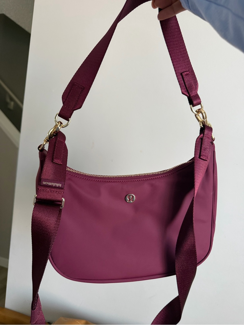 Lululemon city essential shoulder bag 3L wine berry